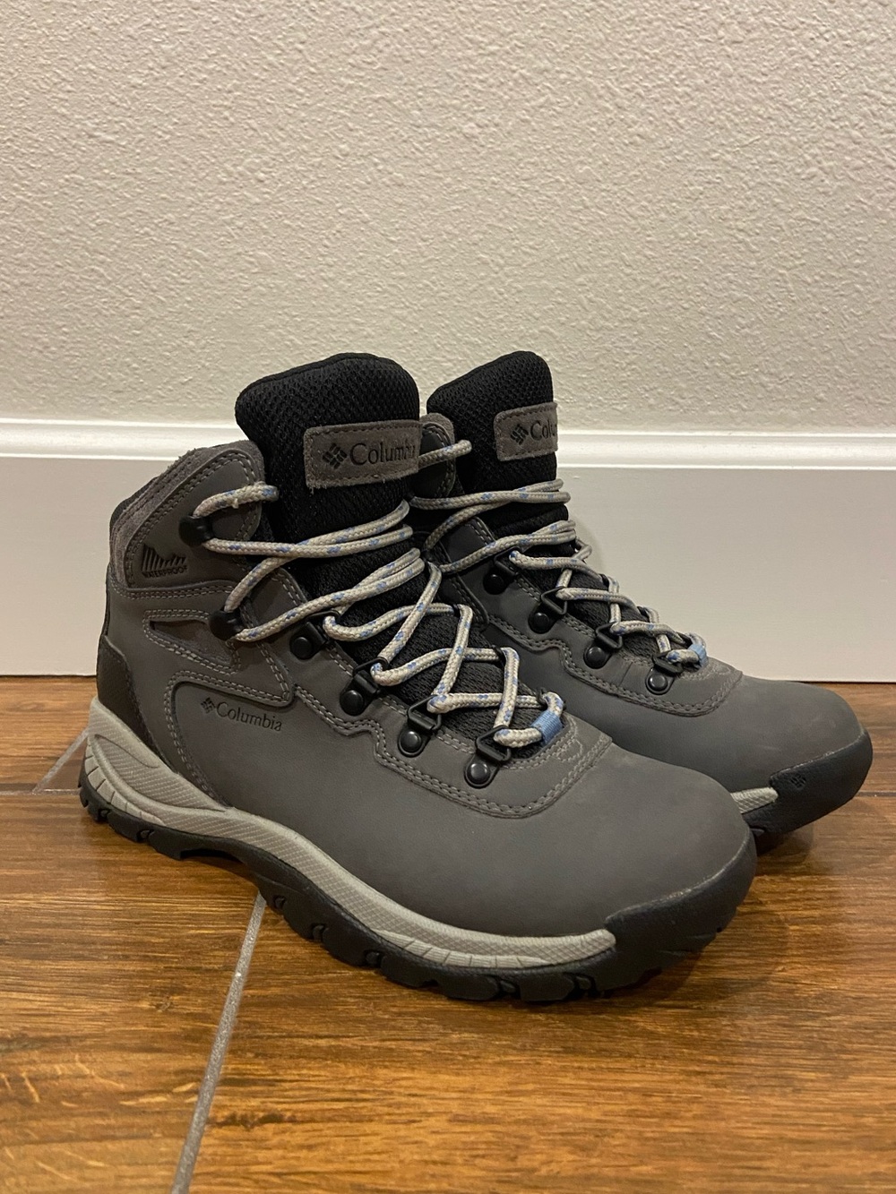 Columbia Newton Ridge Plus Hiking Boots NWOT